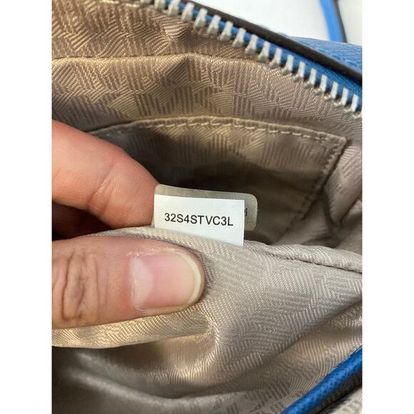 MICHAEL KORS, SMALL BLUE SAFFIANO LEATHER CROSSBODY BAG - Picture 14 of 16